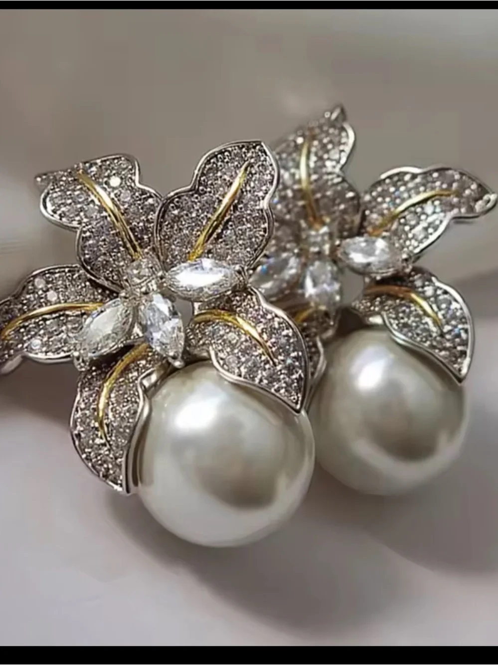 Elegant Pearl & Crystal Flower Stud Earrings - White Pearl